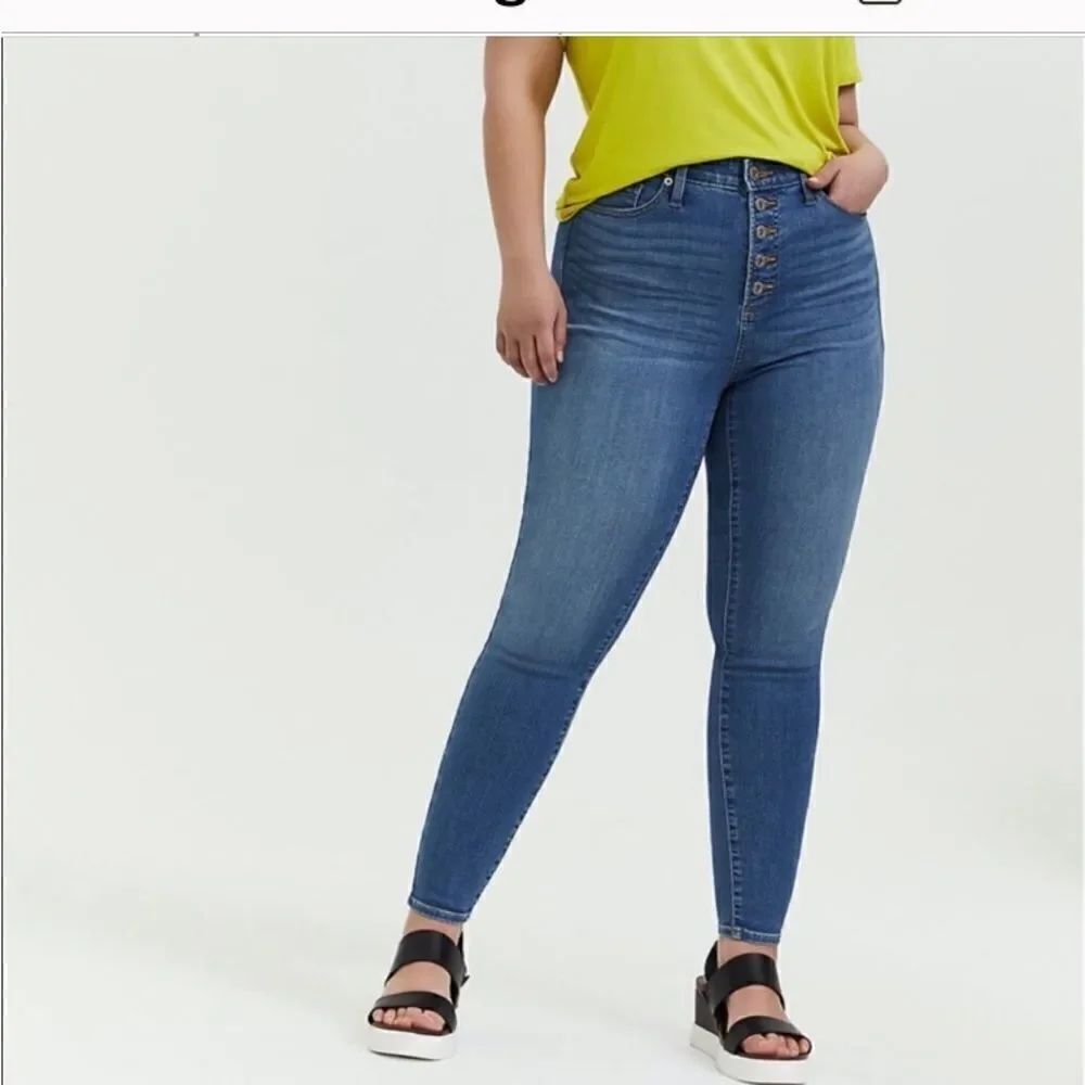 Torrid Sky High Skinny Crop Button Fly Frayed Hem Jeans Size 20